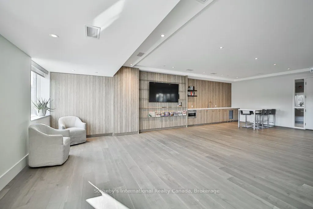 727 GRANDVIEW Drive, #002