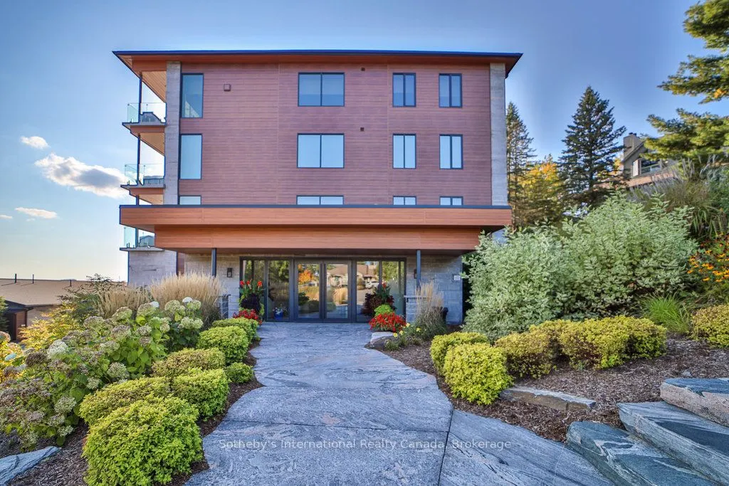 727 GRANDVIEW Drive, #002