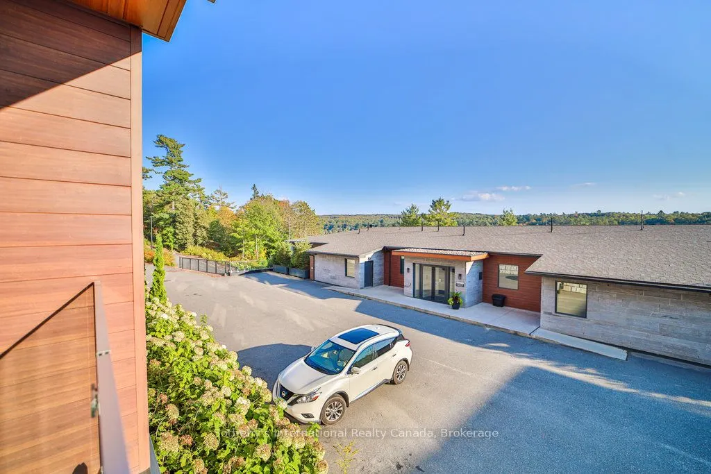 727 GRANDVIEW Drive, #002