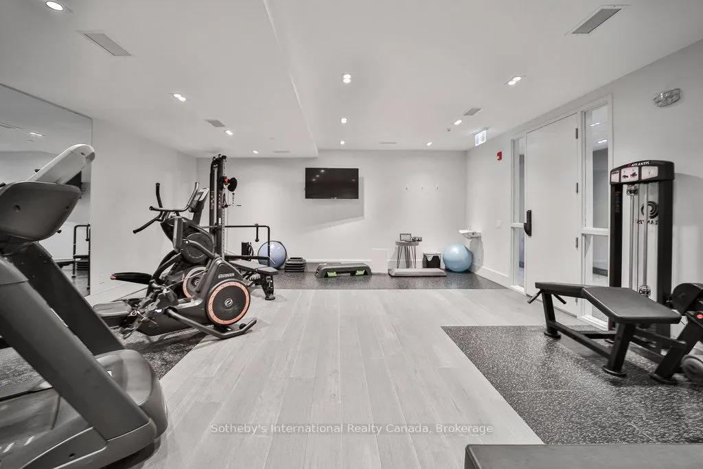 727 GRANDVIEW Drive, #002