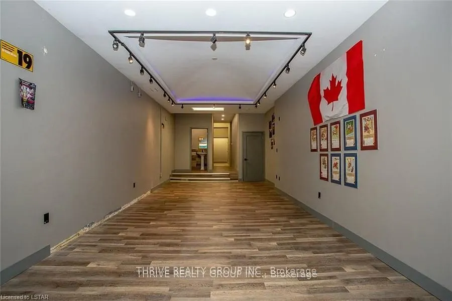 187 DUNDAS Street