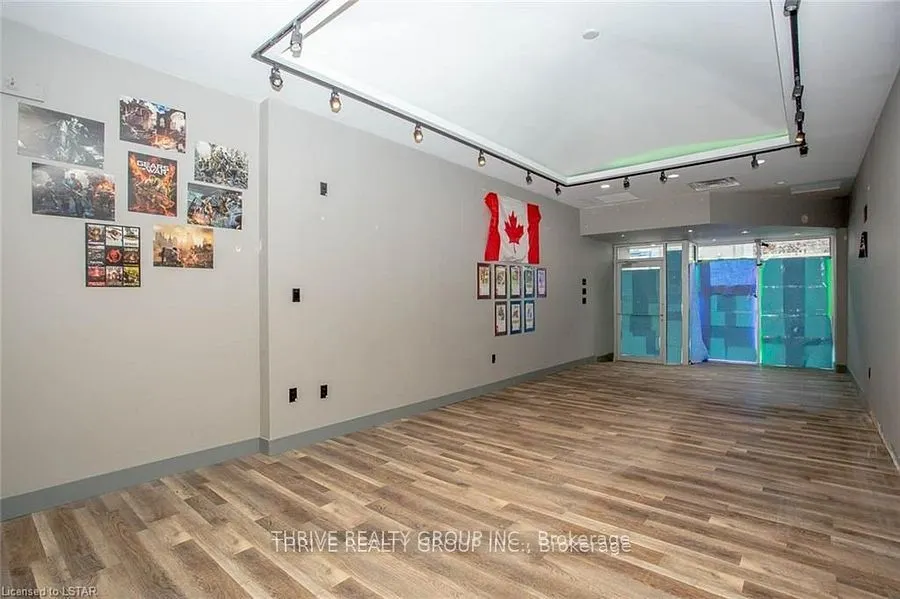 187 DUNDAS Street