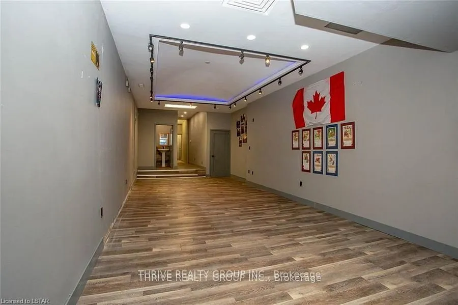 187 DUNDAS Street
