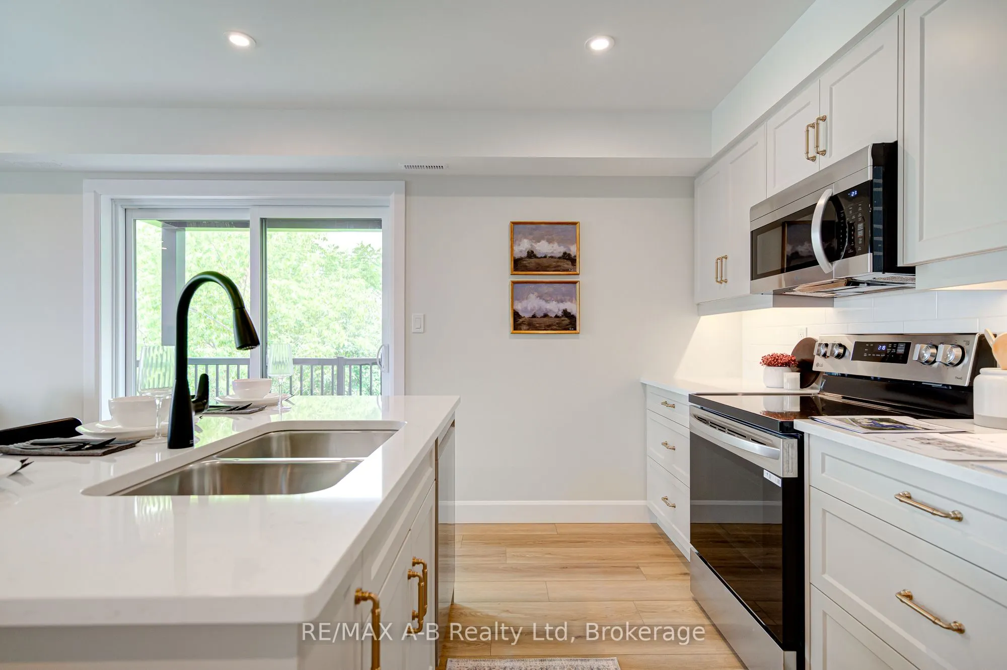 428 Queen Street W, #3
