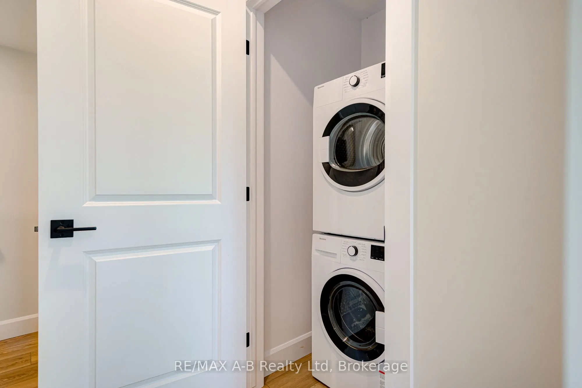 428 Queen Street W, #3