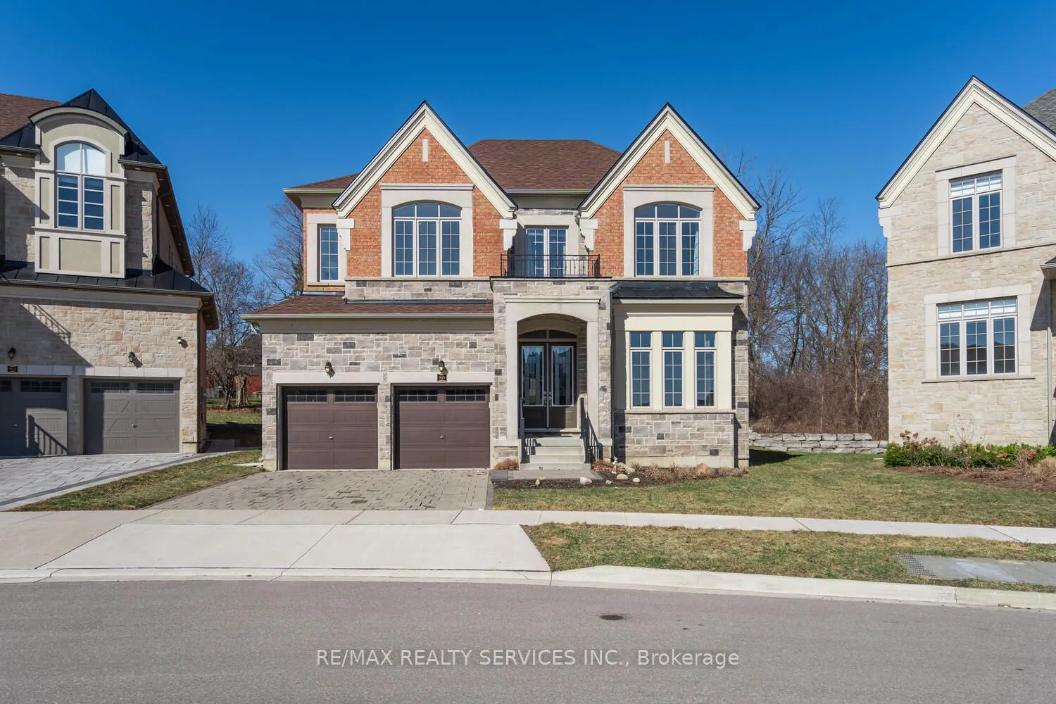 945 PONDCLIFFE Court