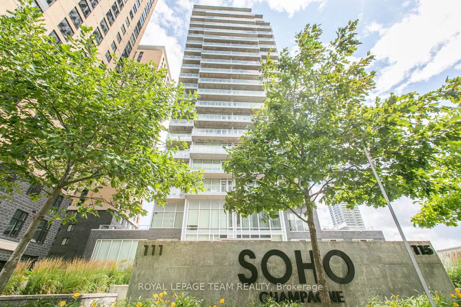 111 Champagne Avenue S, #906