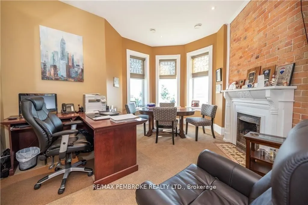 464 Pembroke Street W