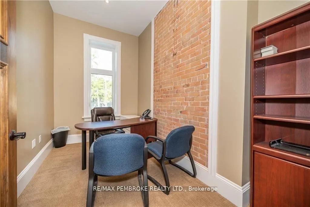 464 Pembroke Street W