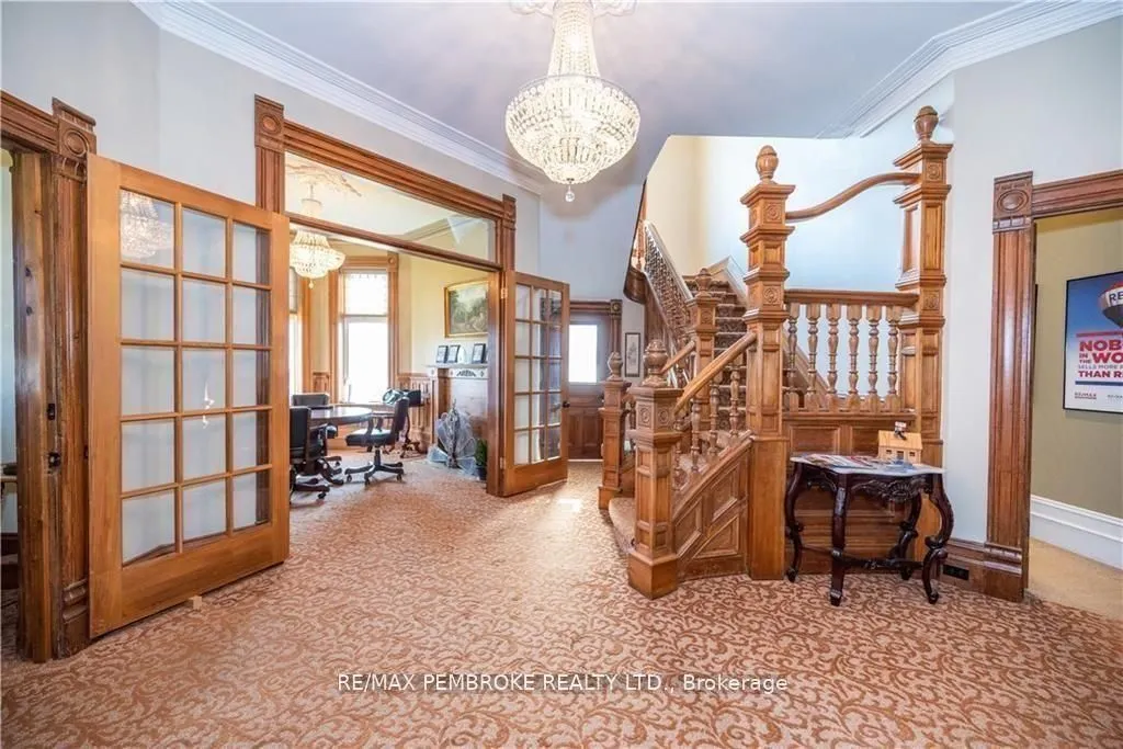 464 Pembroke Street W