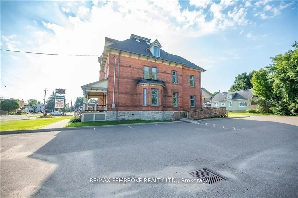 464 Pembroke Street W