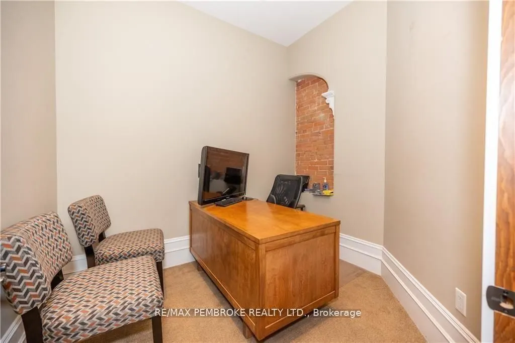 464 Pembroke Street W