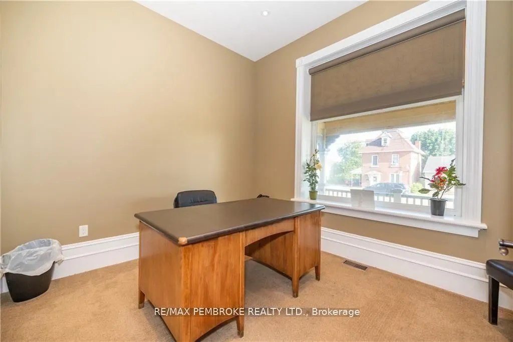 464 Pembroke Street W