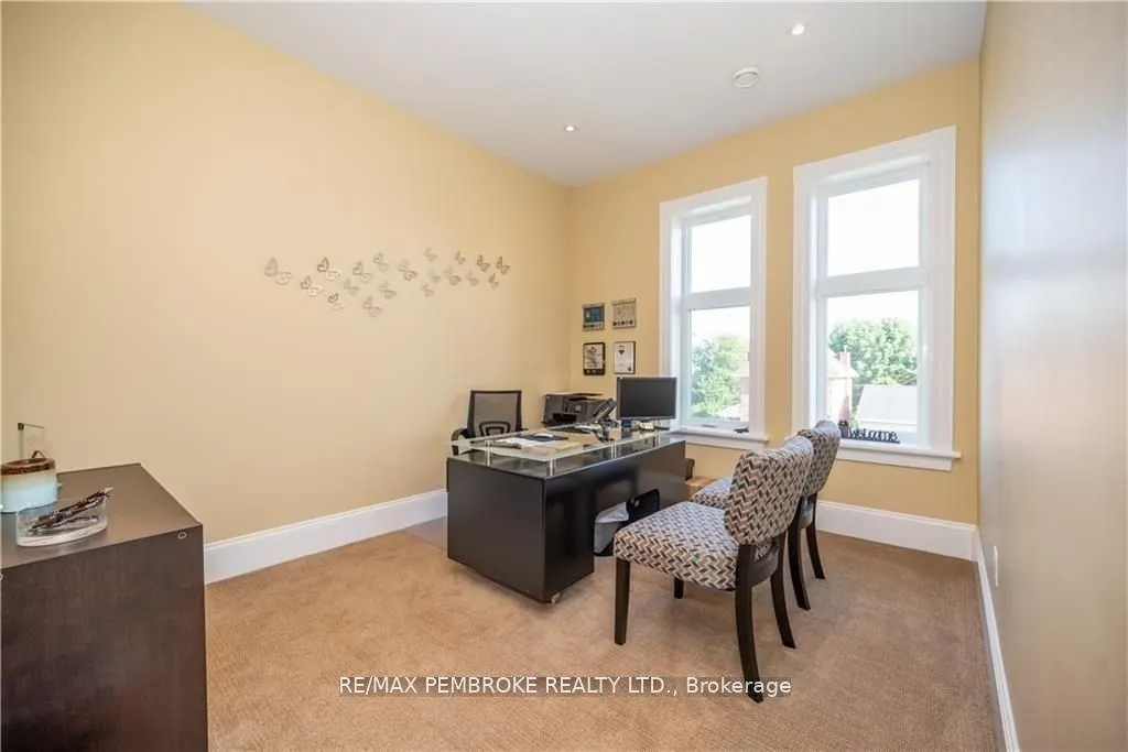 464 Pembroke Street W