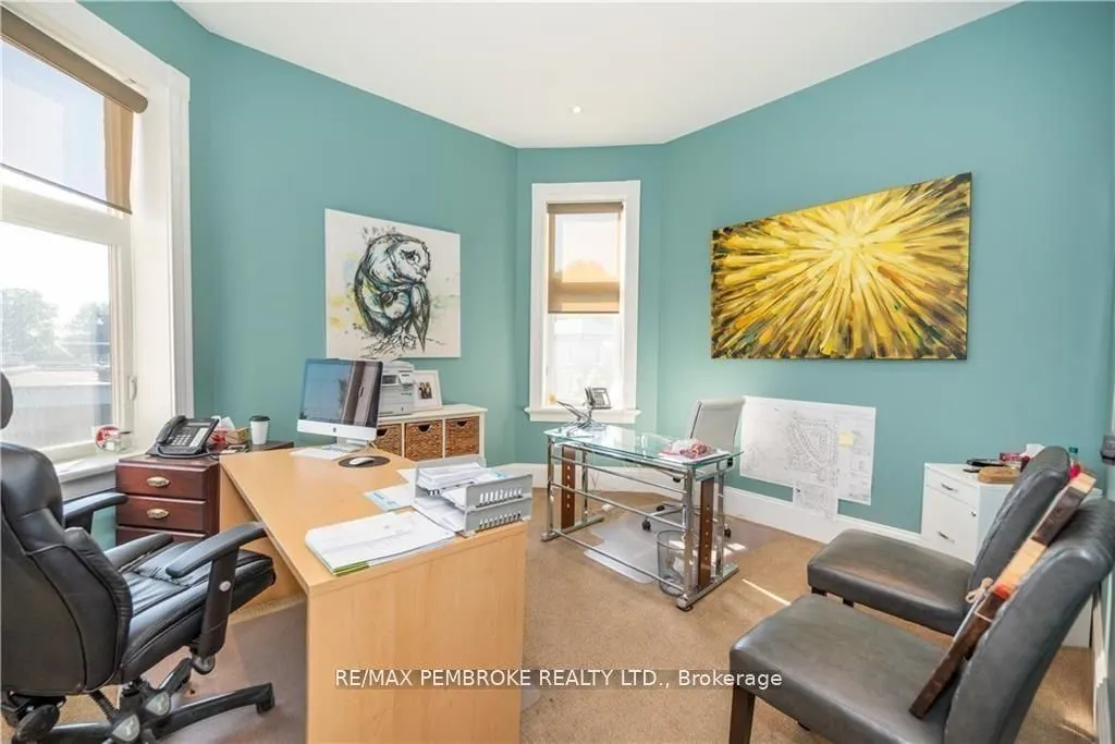464 Pembroke Street W