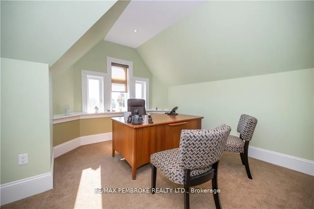 464 Pembroke Street W