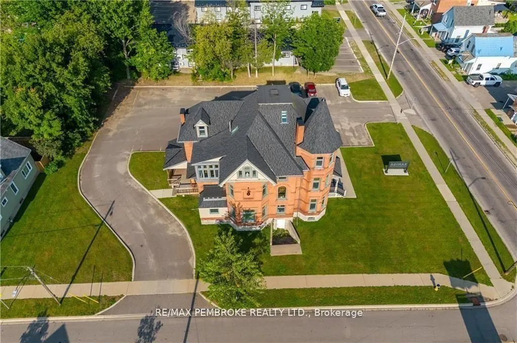 464 Pembroke Street W