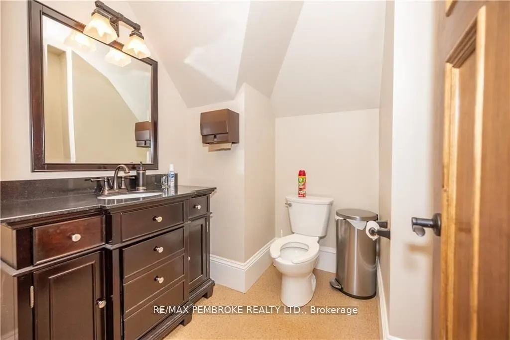 464 Pembroke Street W
