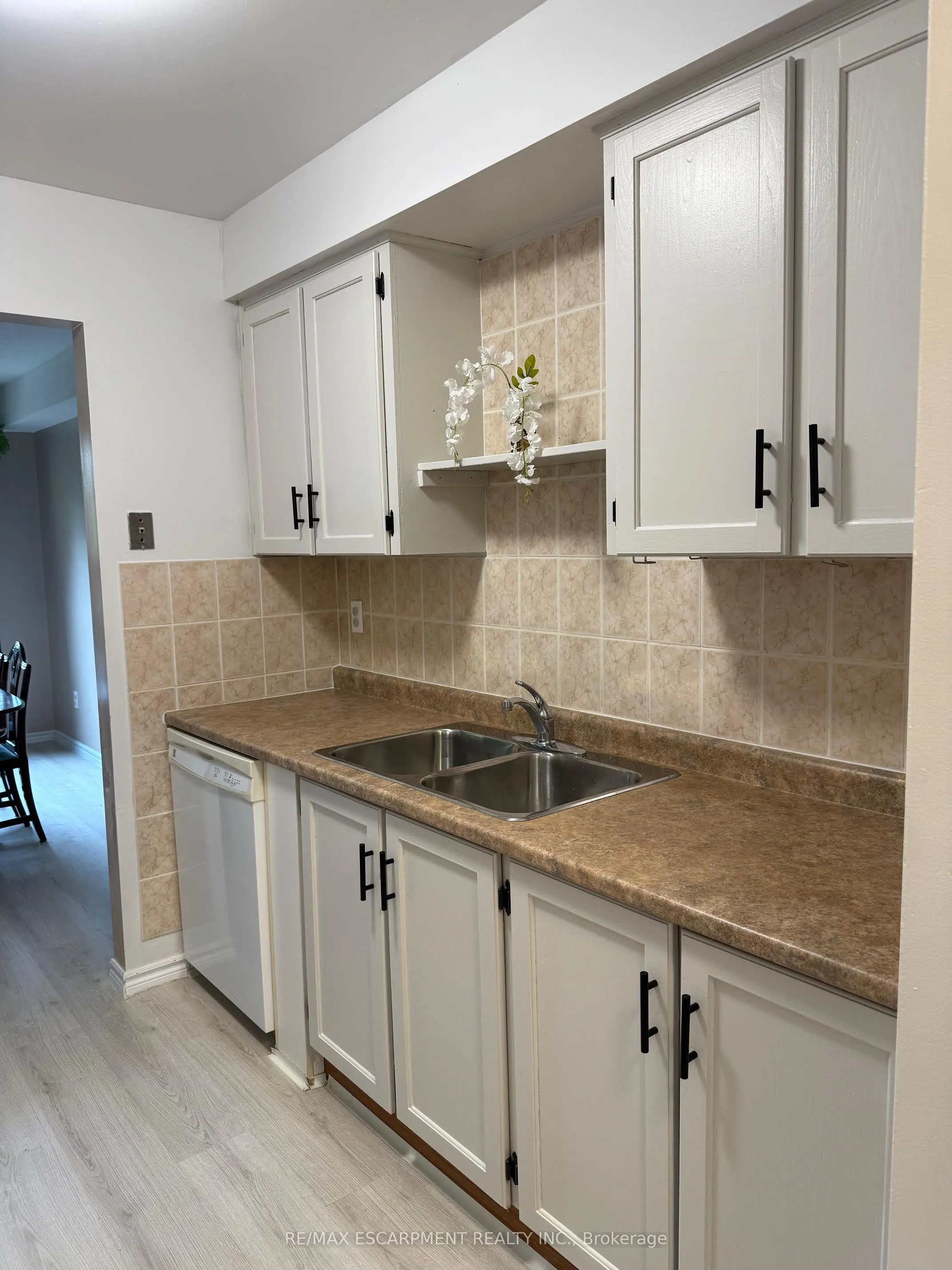 4209 Hixon Street, #204