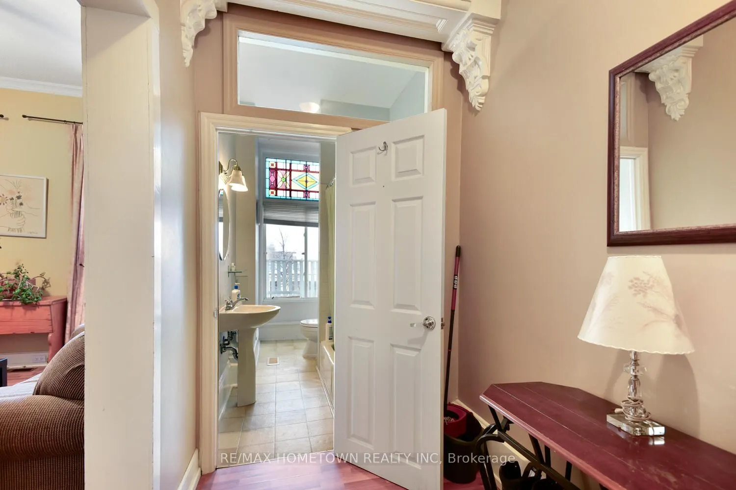 64 King Street E