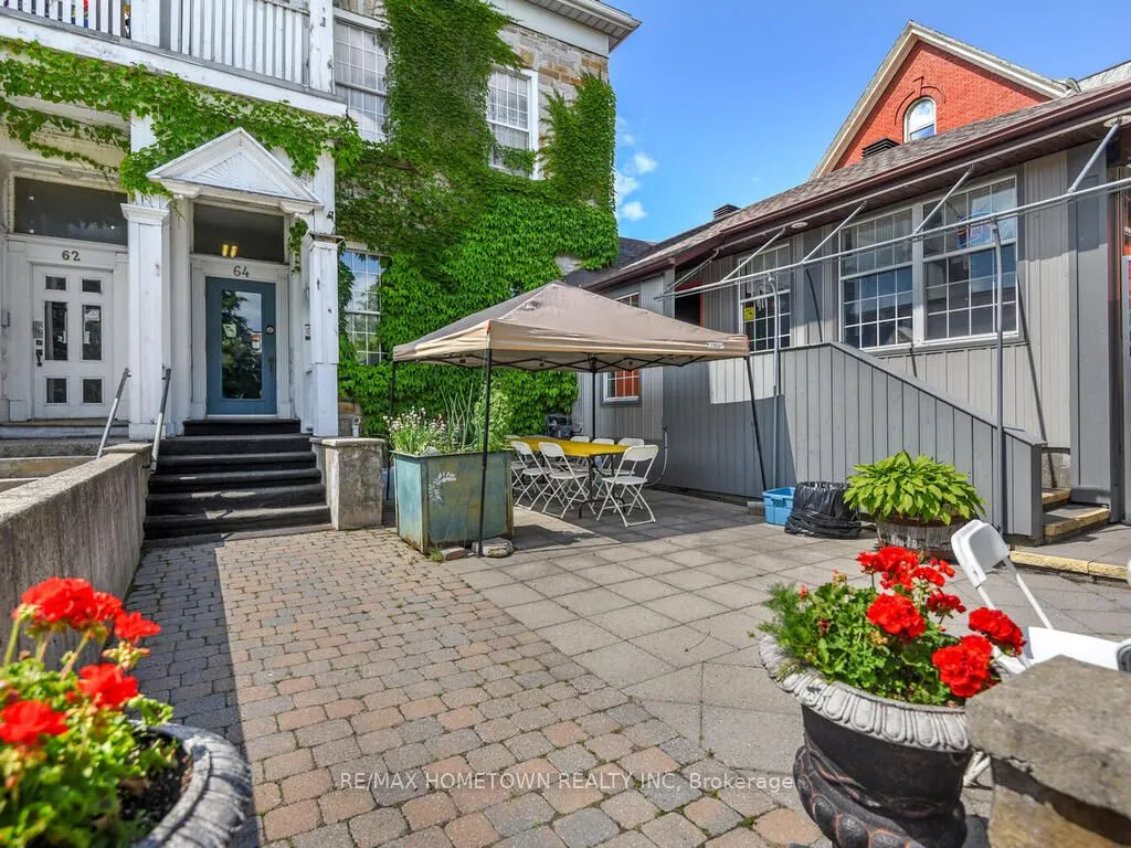 64 King Street E