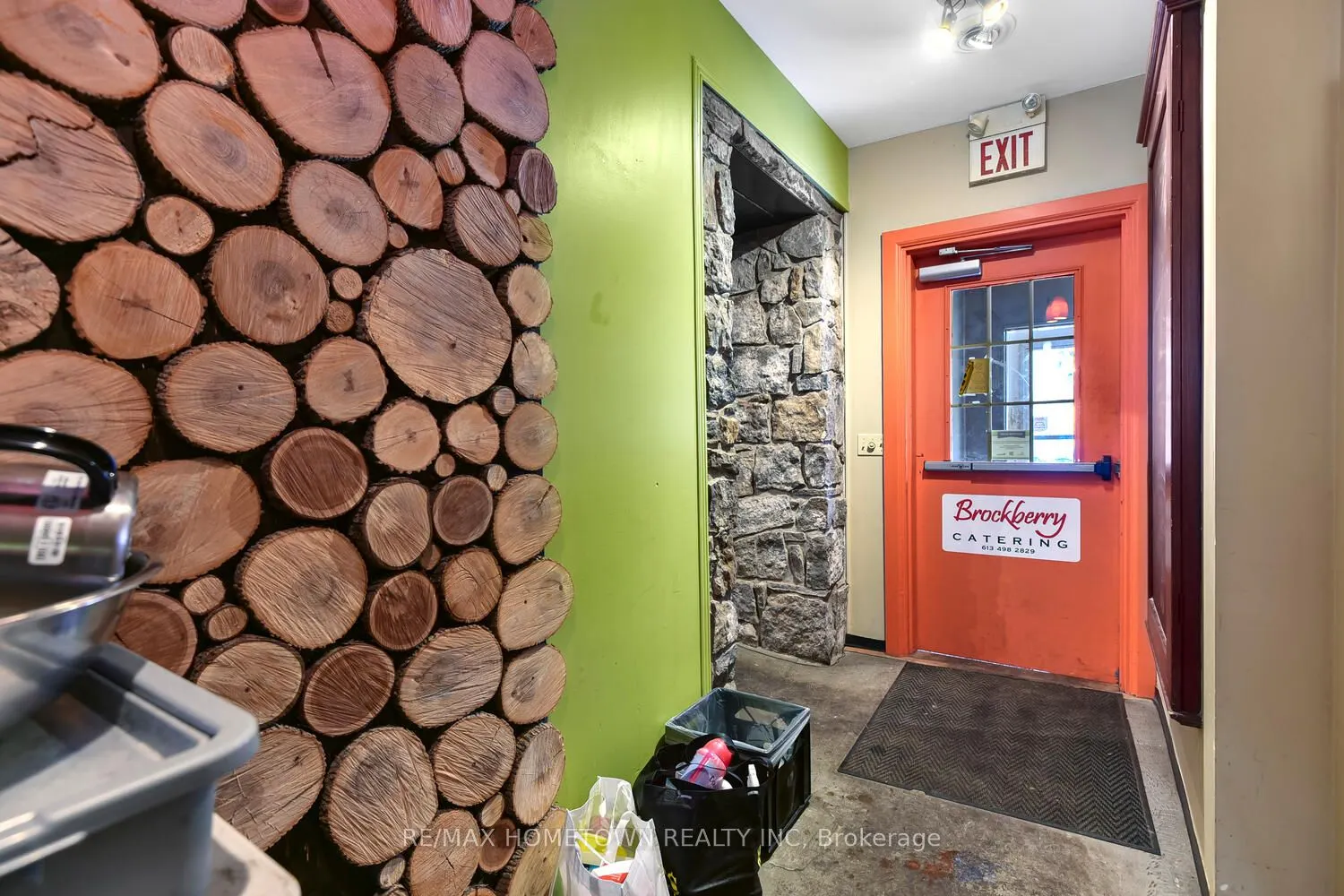 64 King Street E