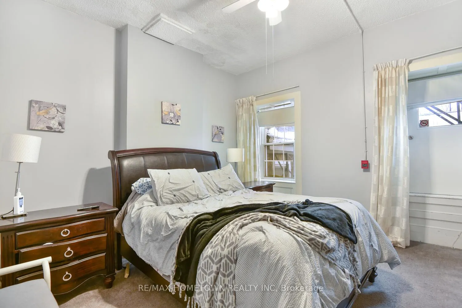 64 King Street E