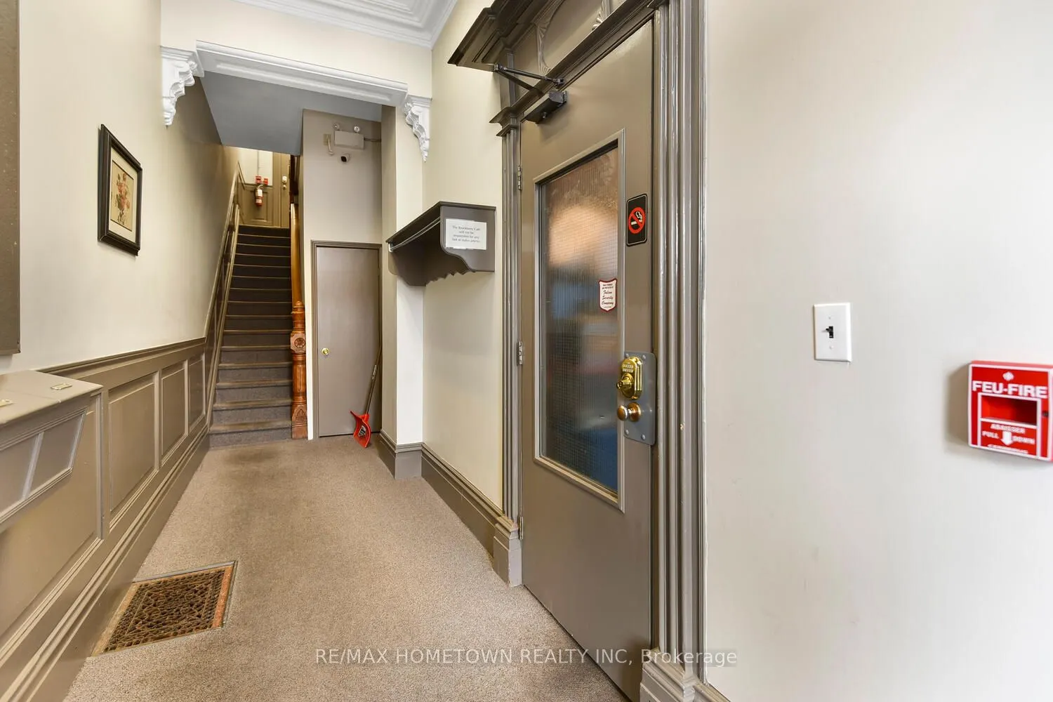 64 King Street E