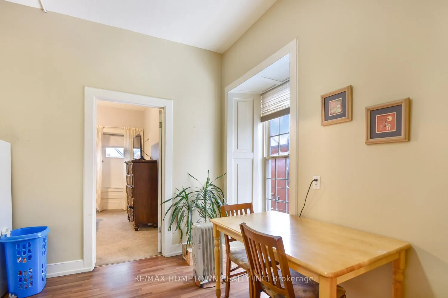 64 King Street E