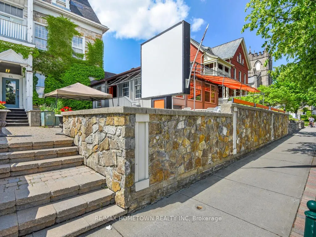 64 King Street E