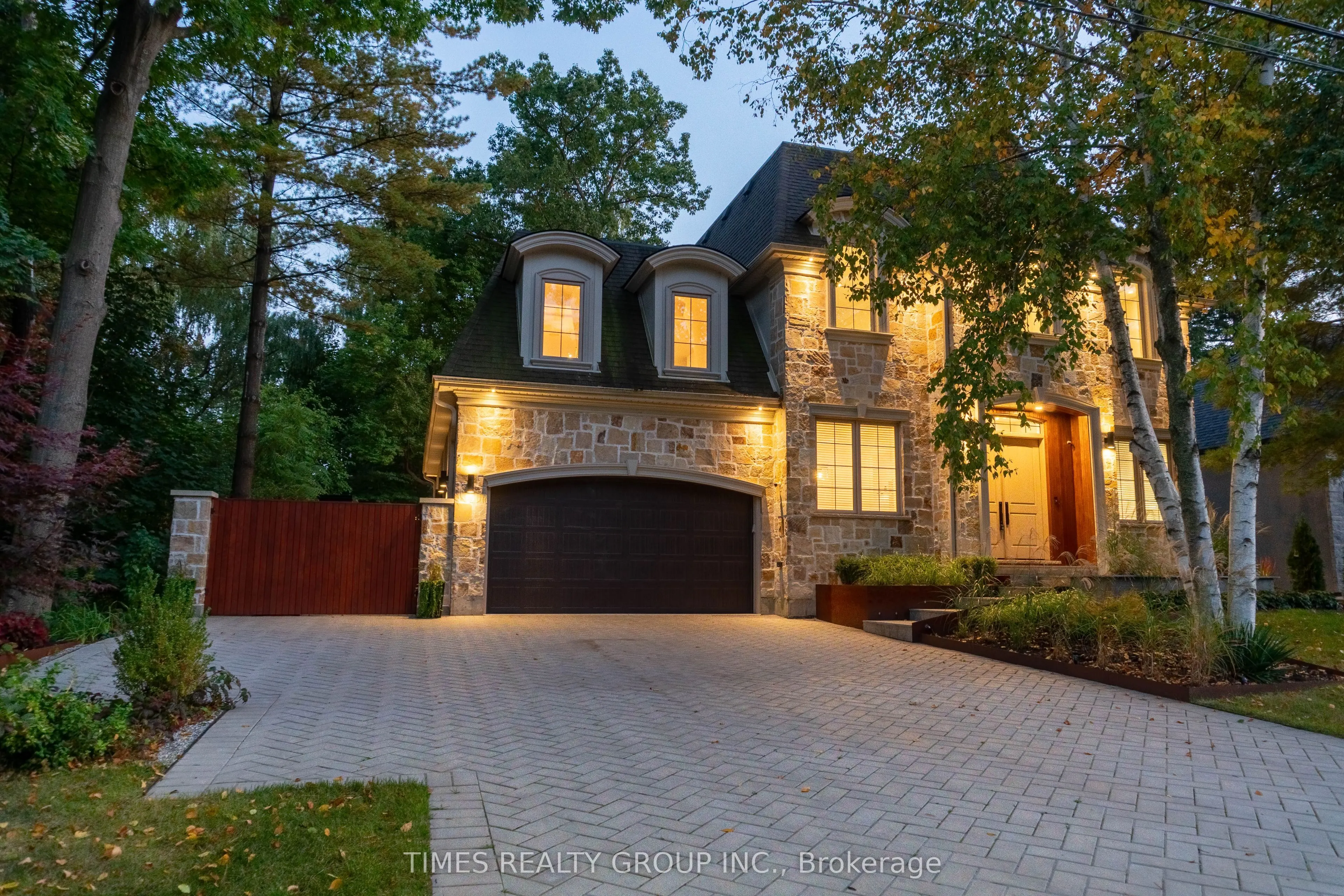 64 Ravina Crescent