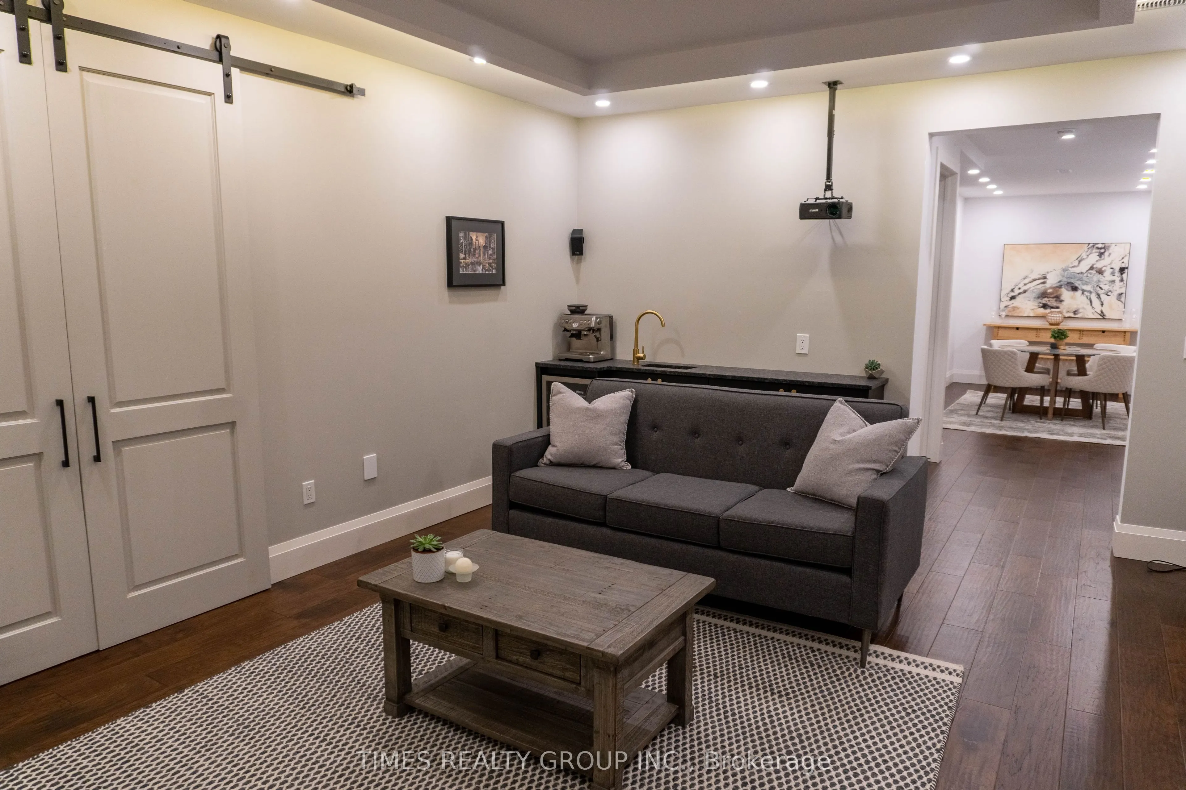 64 Ravina Crescent