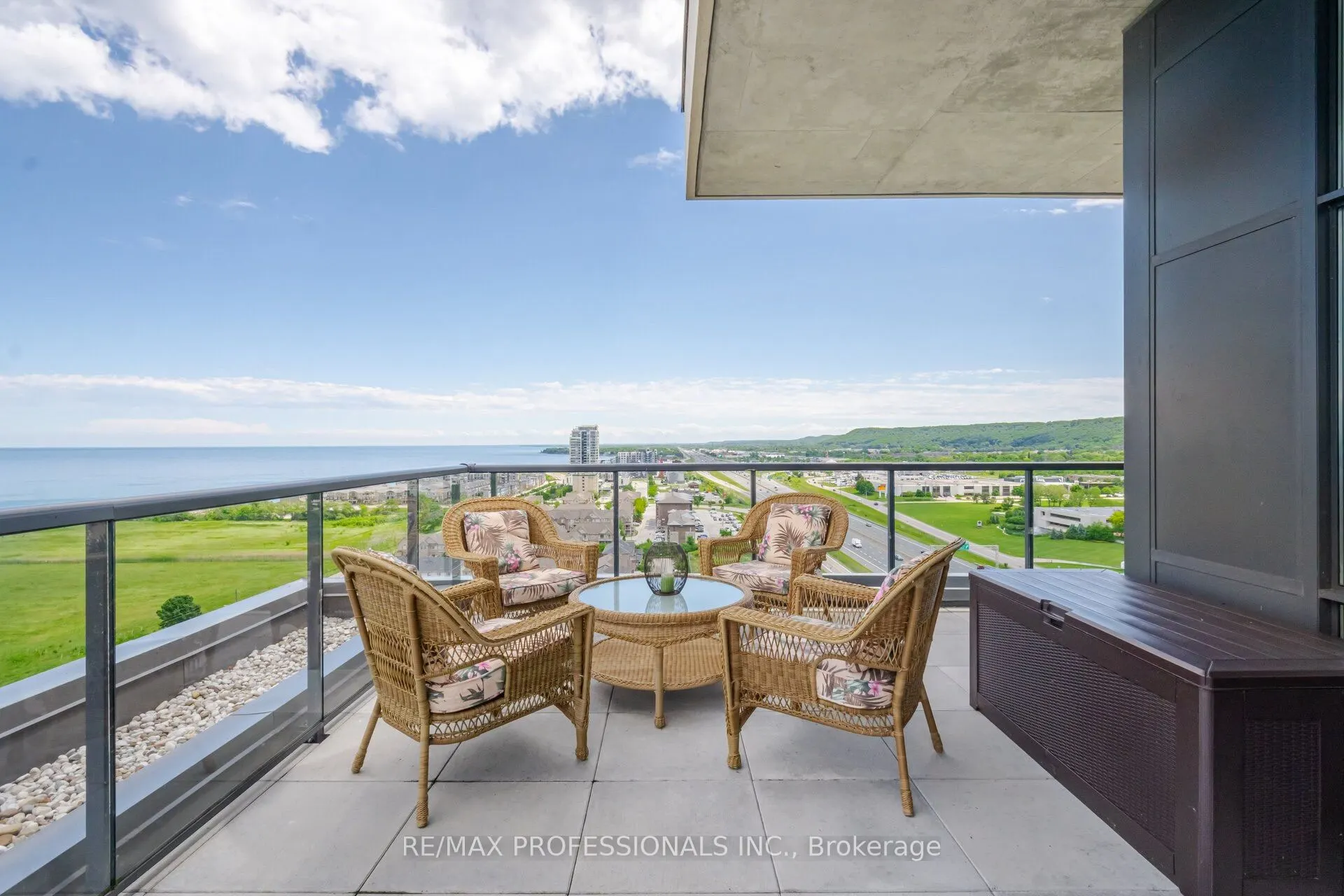 550 North Service Road, #PH1504