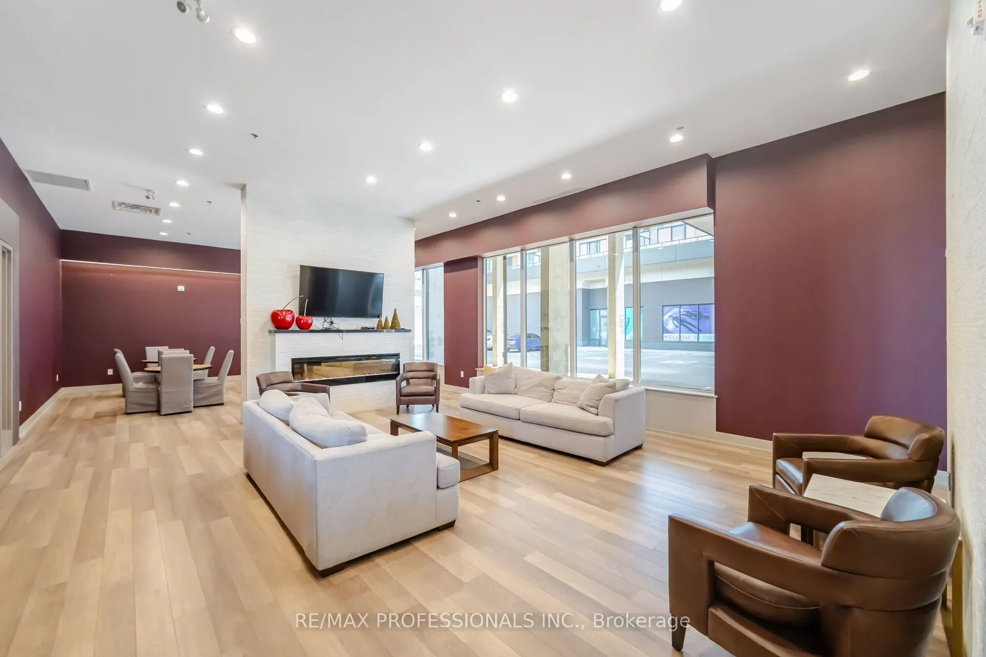 550 North Service Road, #PH1504