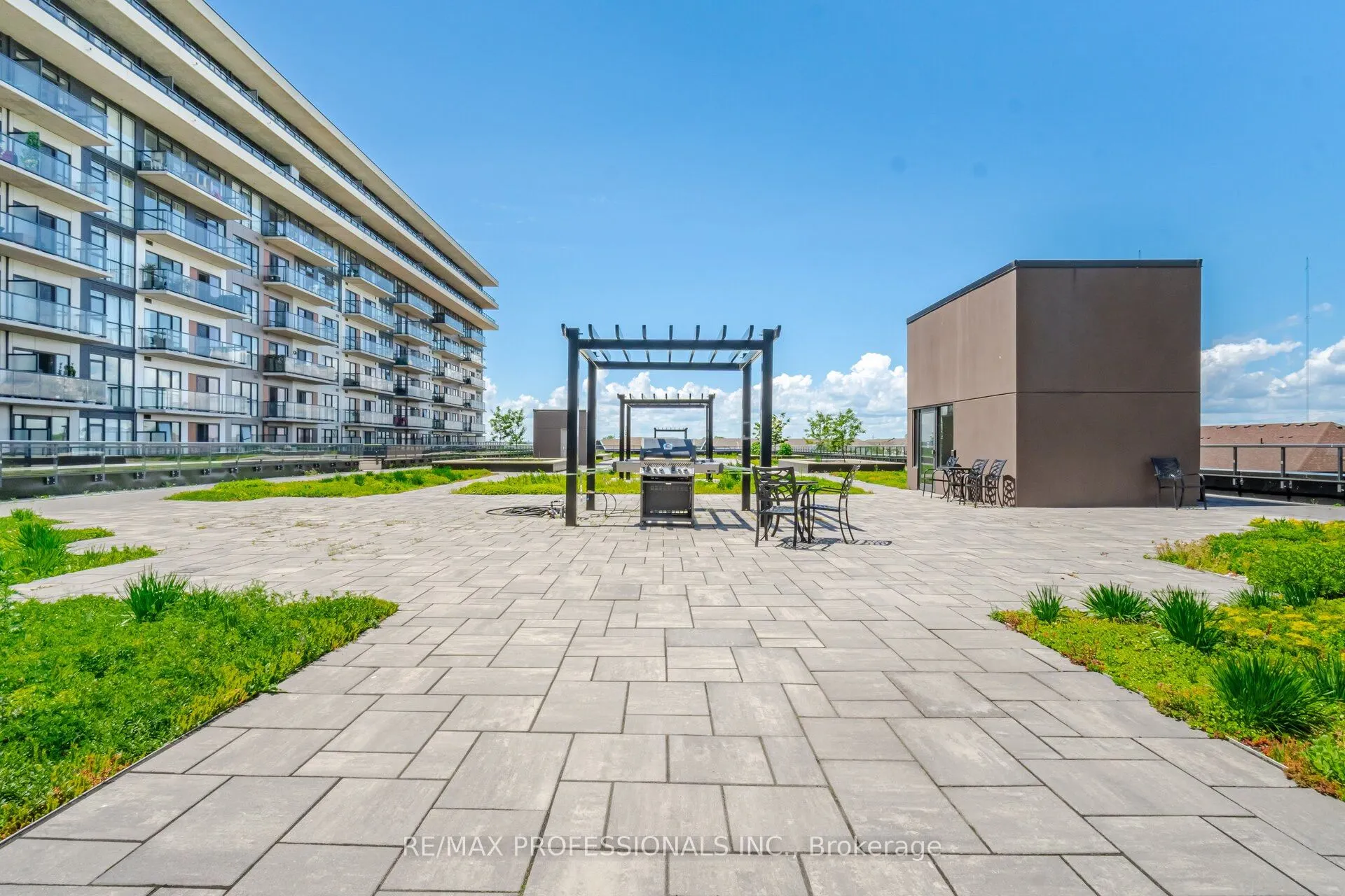 550 North Service Road, #PH1504