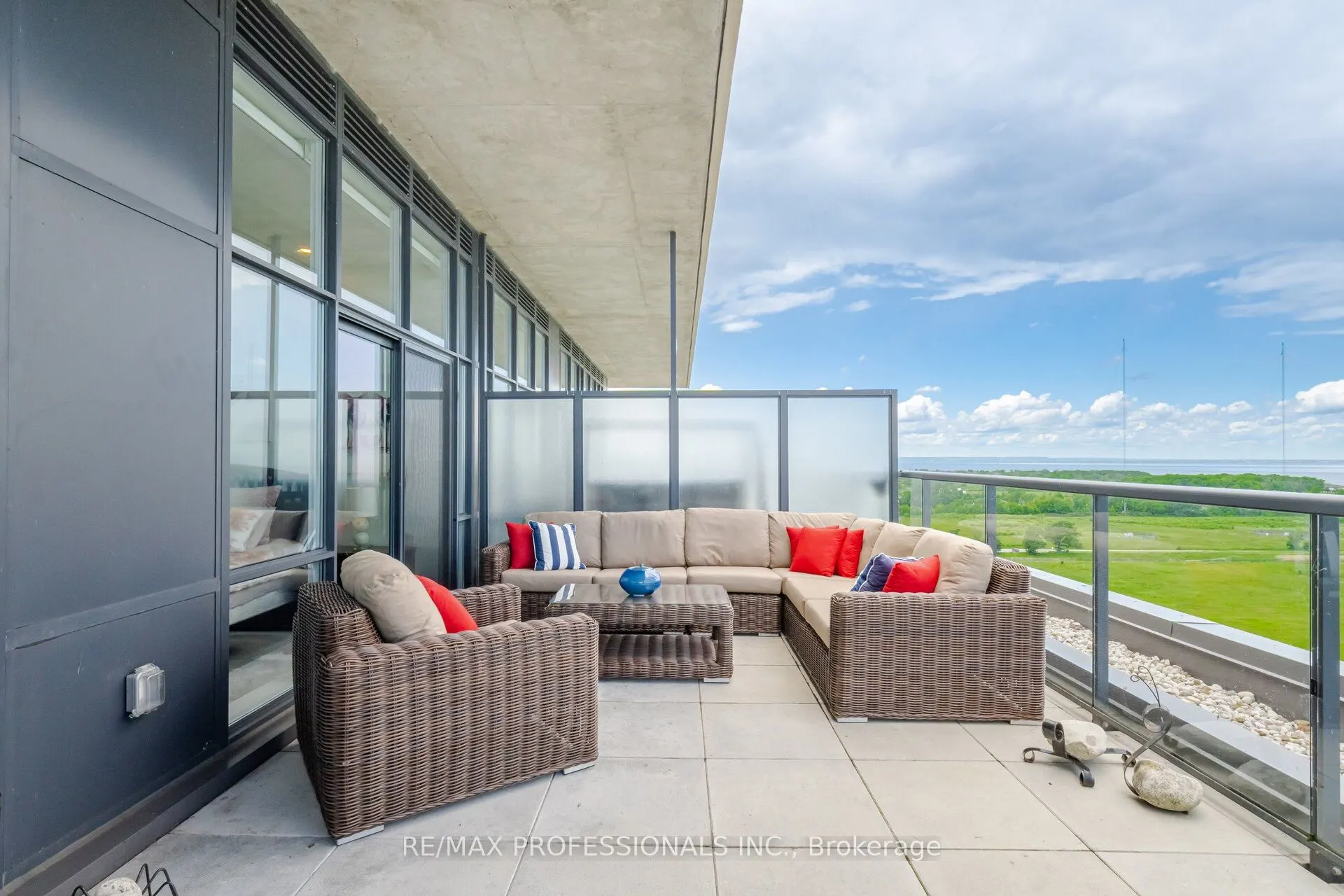 550 North Service Road, #PH1504