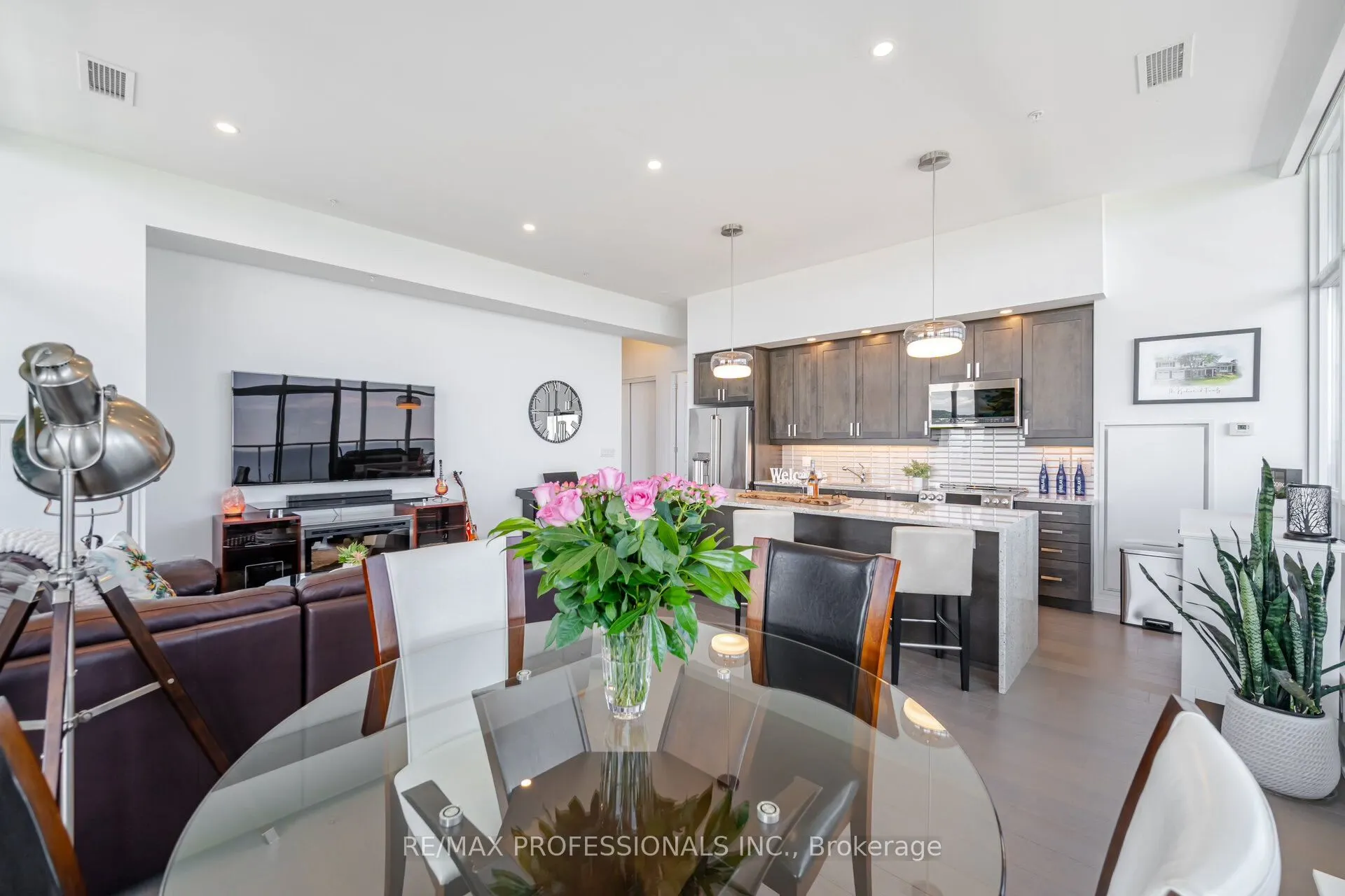 550 North Service Road, #PH1504
