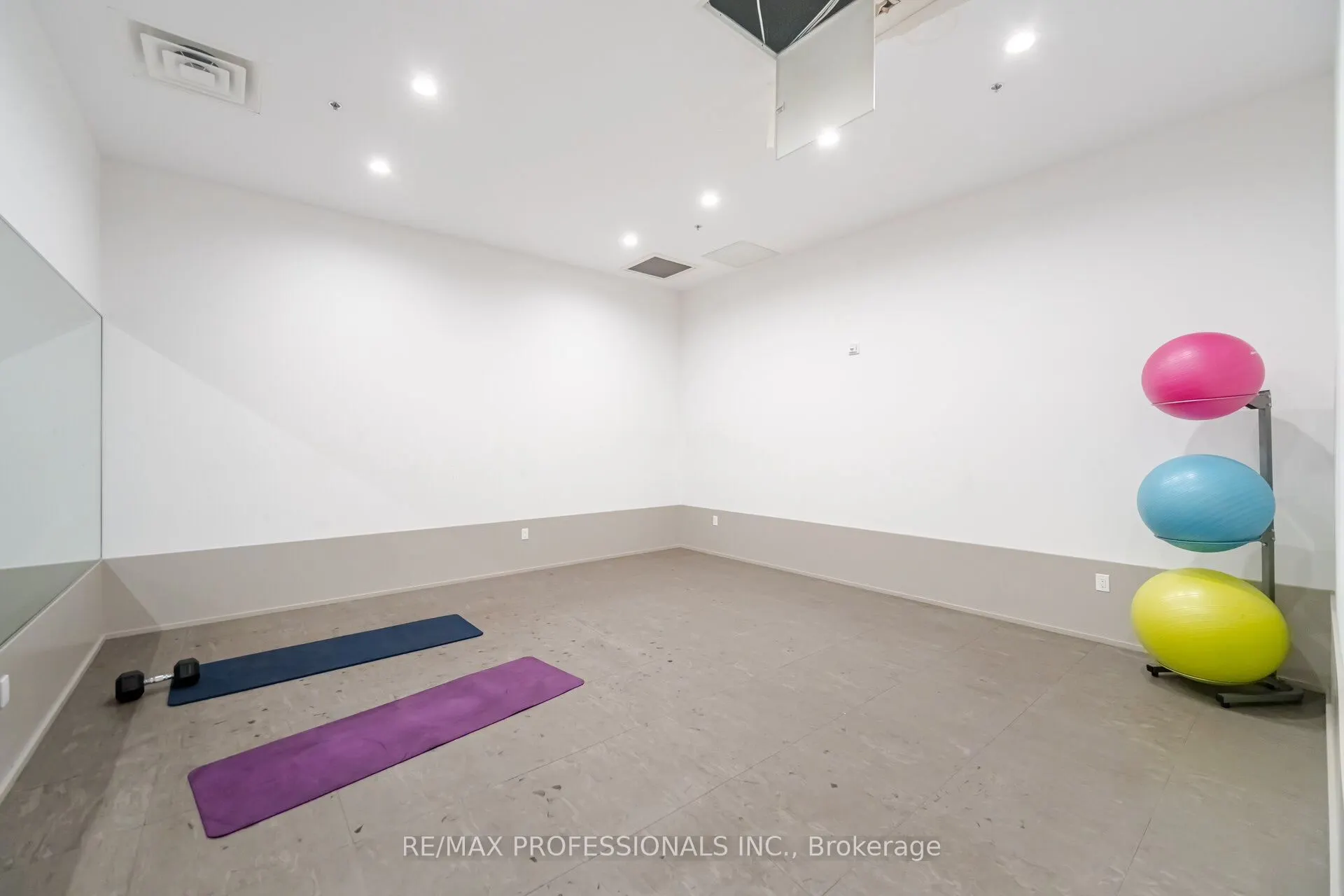 550 North Service Road, #PH1504