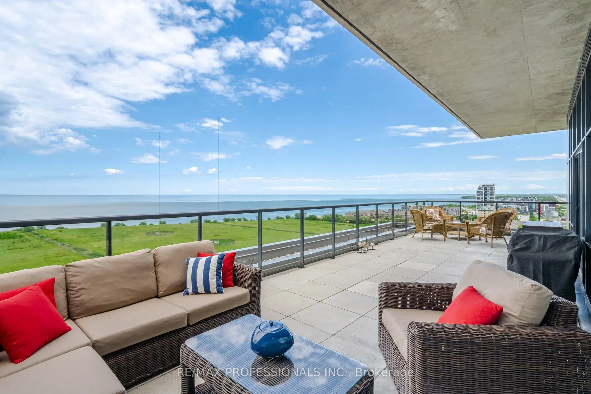 550 North Service Road, #PH1504