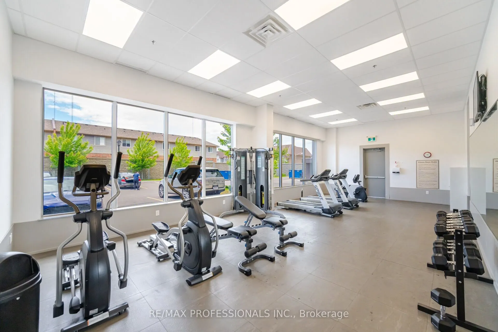 550 North Service Road, #PH1504