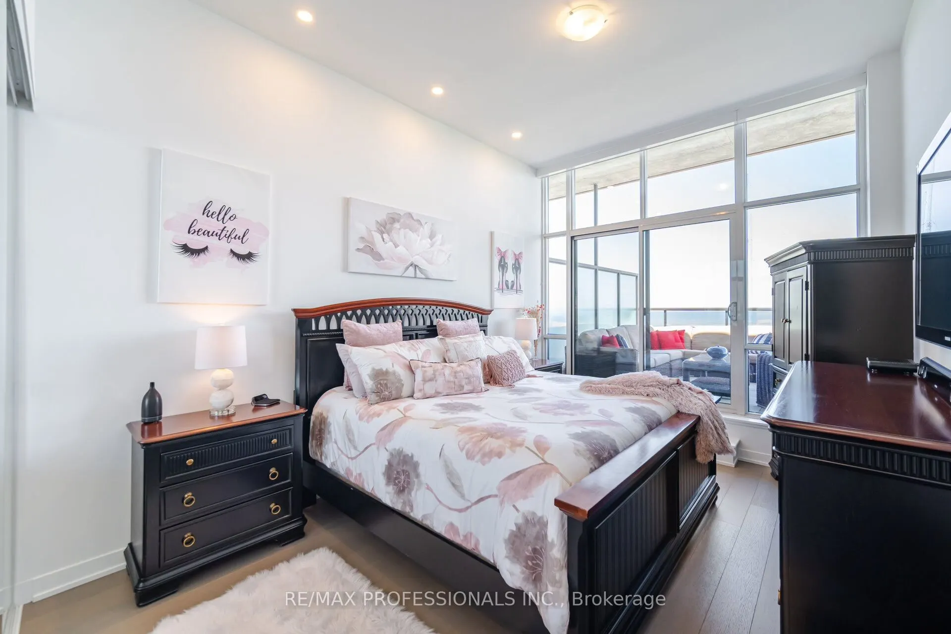 550 North Service Road, #PH1504