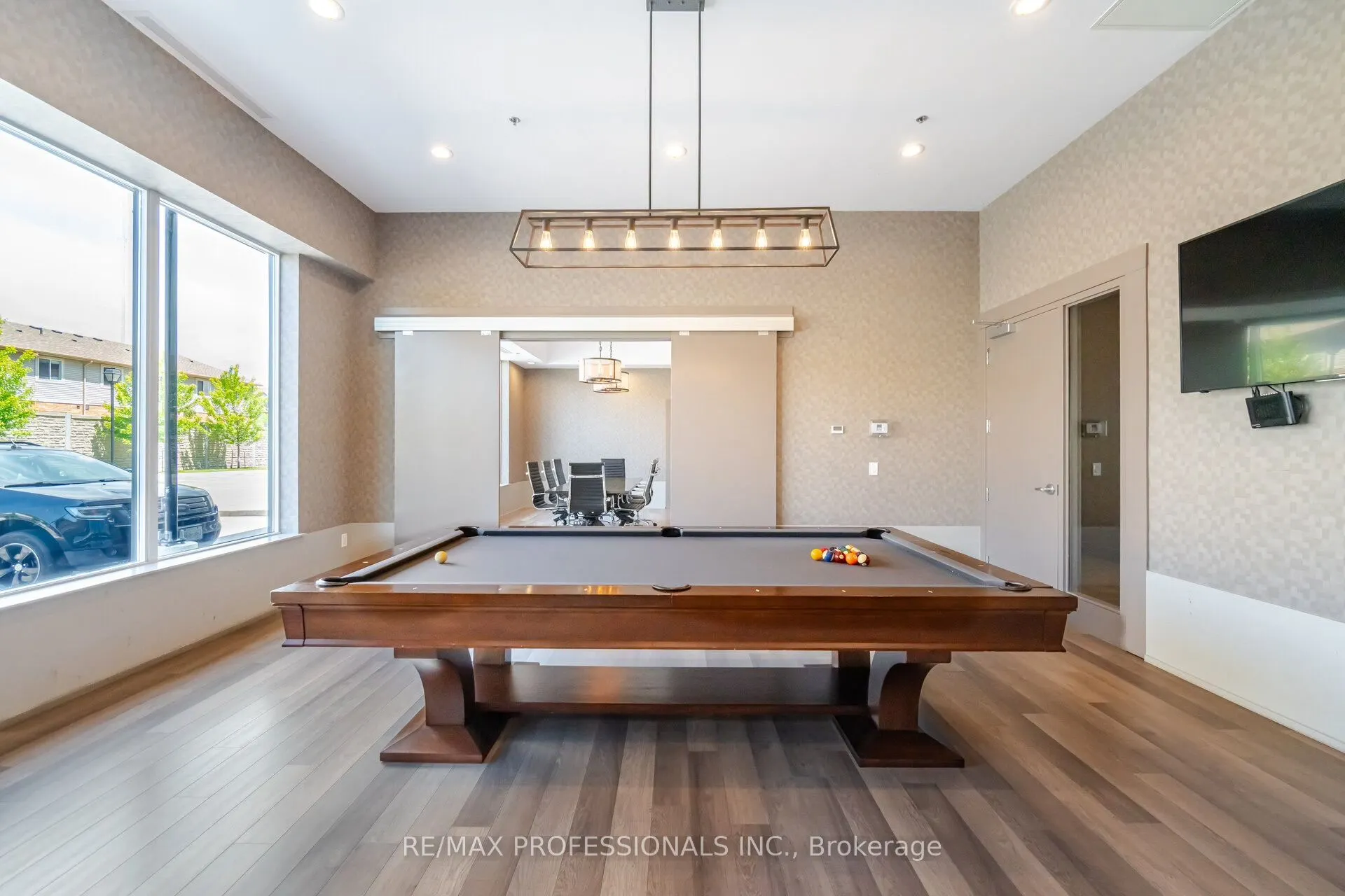 550 North Service Road, #PH1504