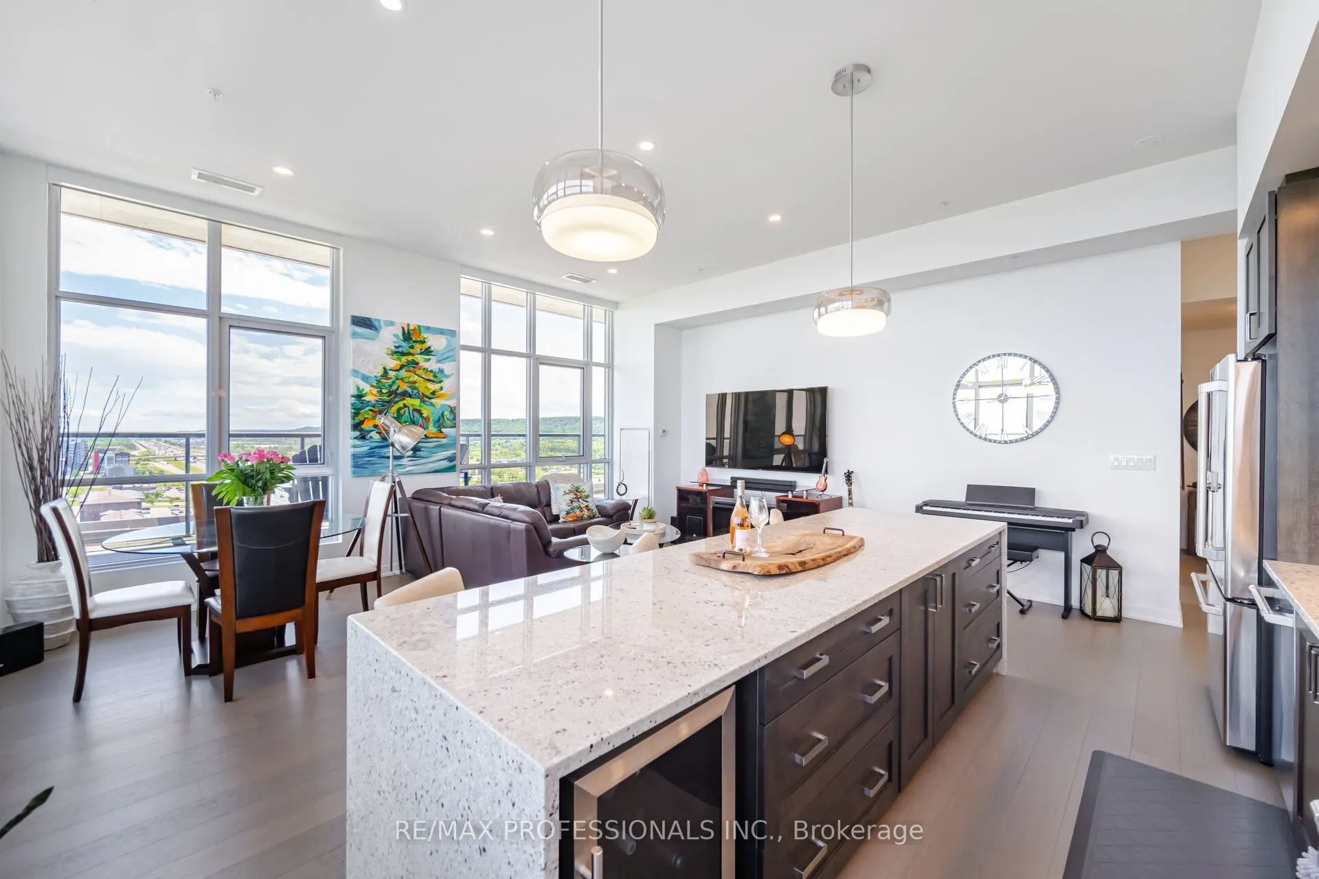 550 North Service Road, #PH1504