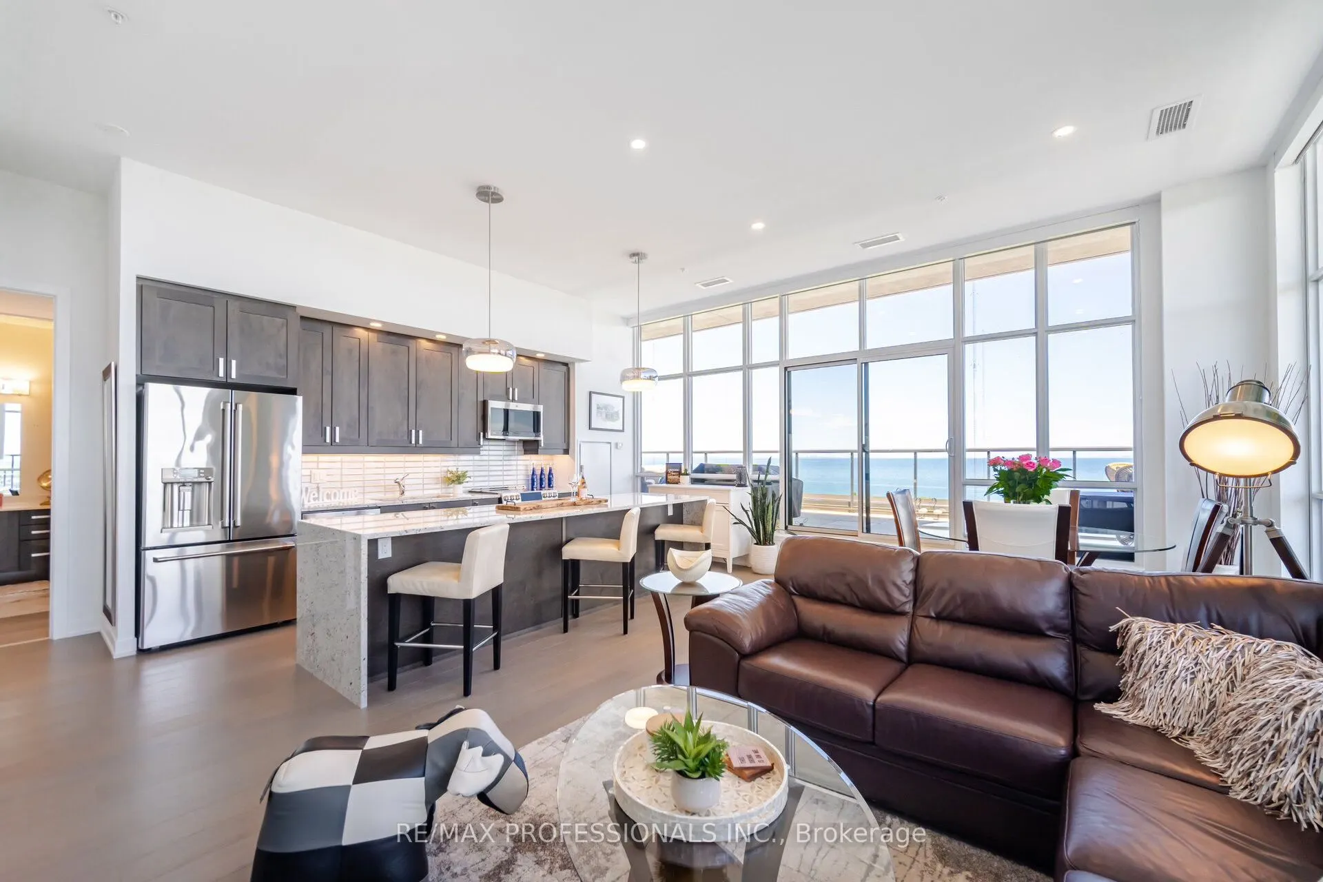 550 North Service Road, #PH1504