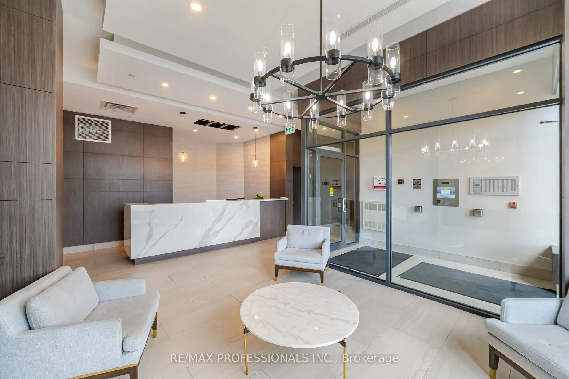 550 North Service Road, #PH1504