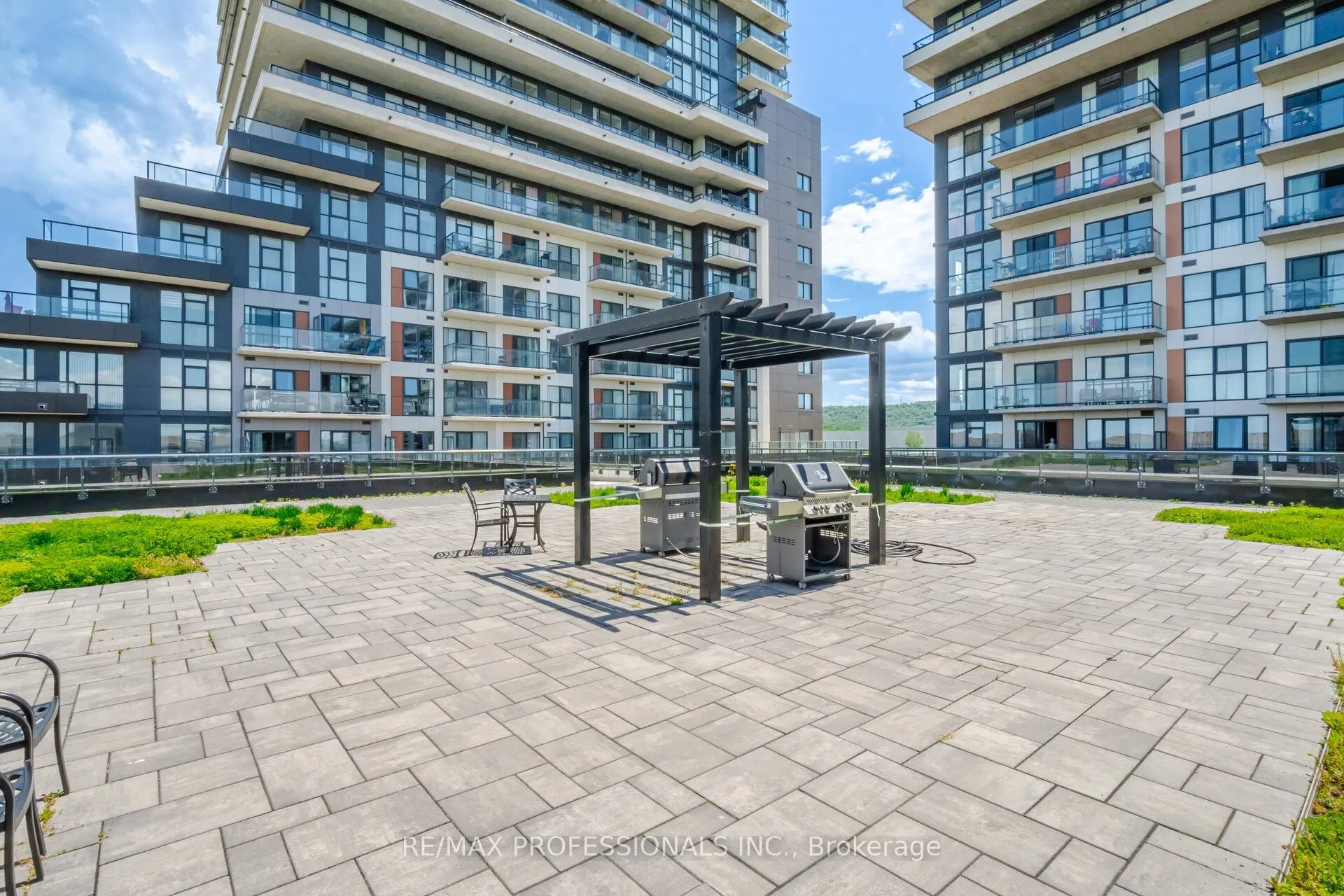 550 North Service Road, #PH1504
