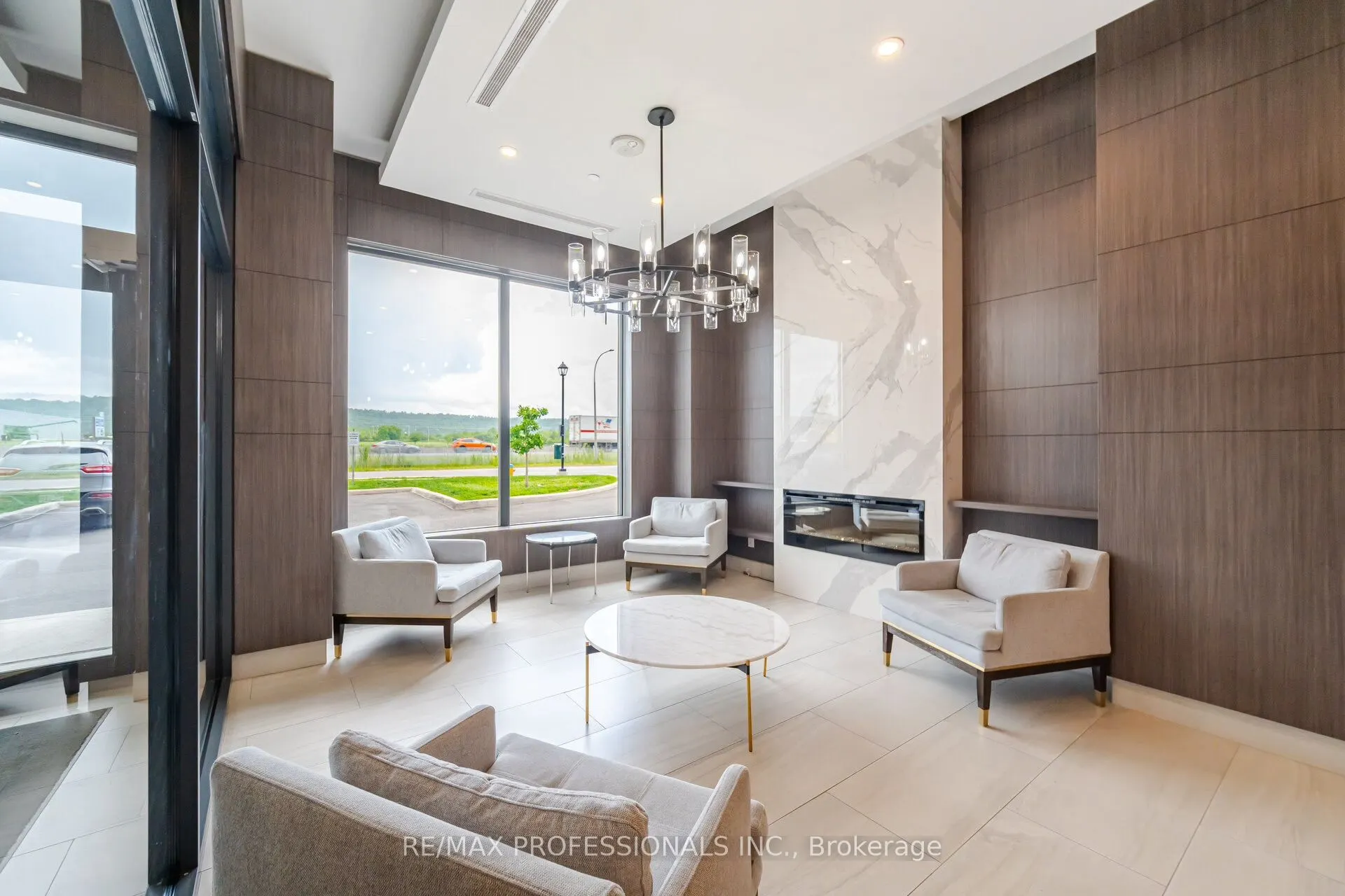 550 North Service Road, #PH1504