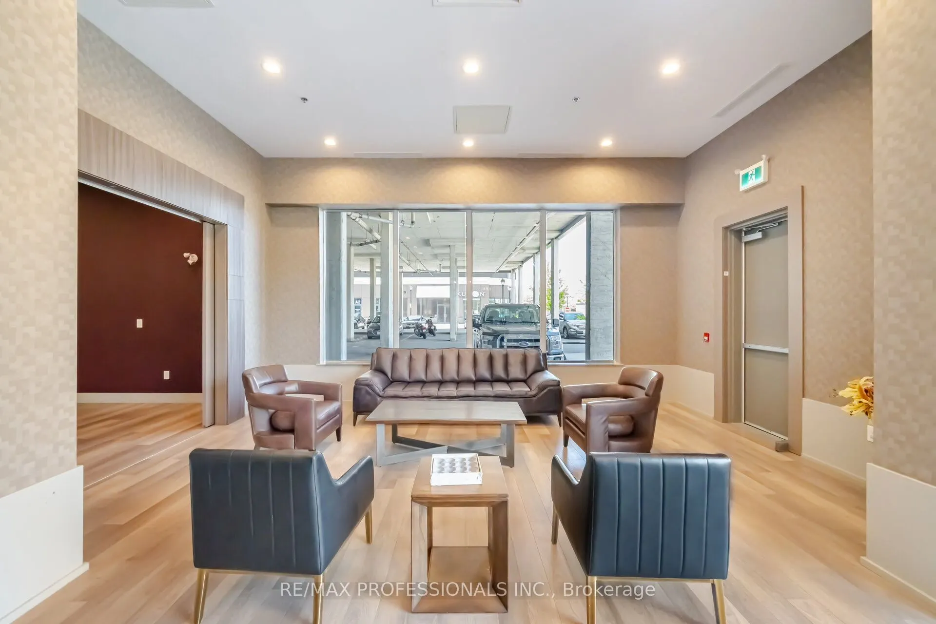 550 North Service Road, #PH1504