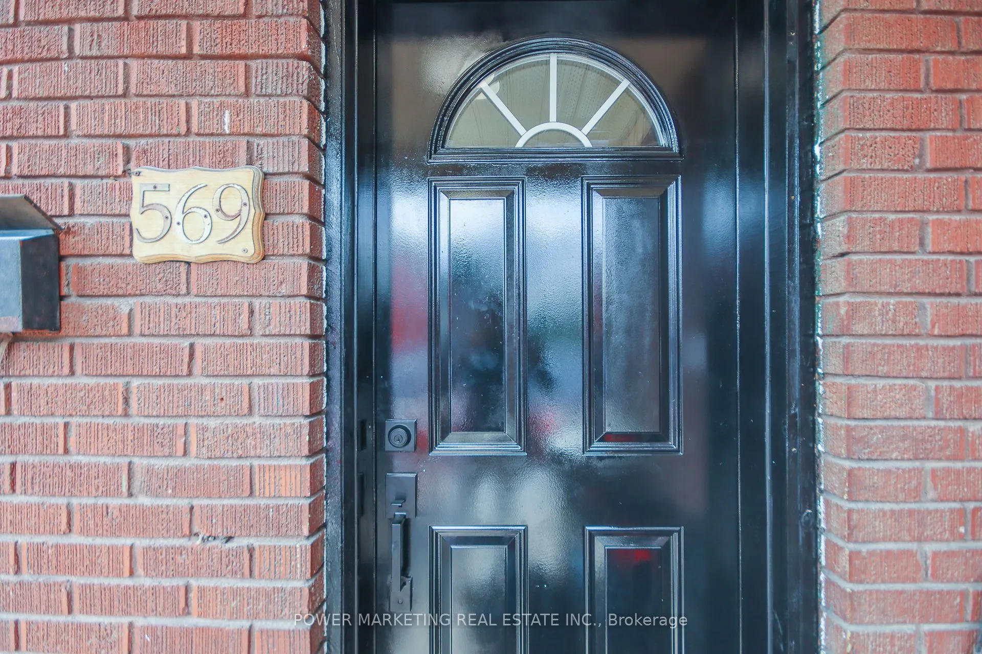 569 GLADSTONE Avenue