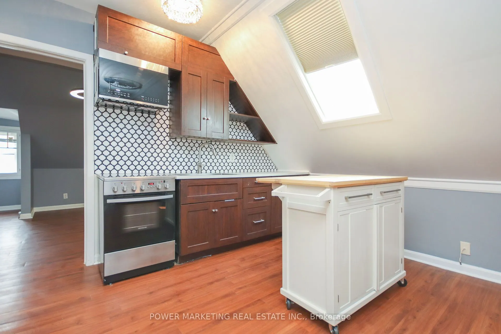 569 GLADSTONE Avenue